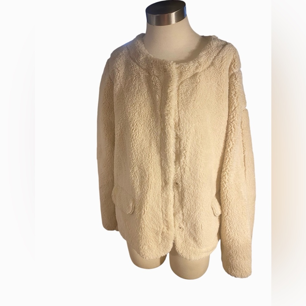 Fuzzy Cream Color Jacket Women’s Sz L Just One Answer Nice Details Snap Closure